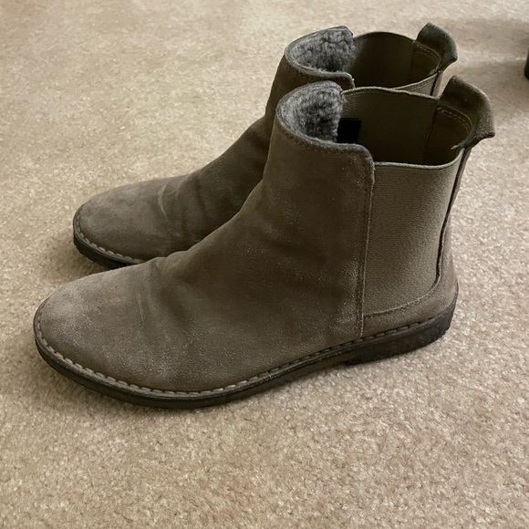Vince Suede Chelsea Boot - Picture 6 of 8